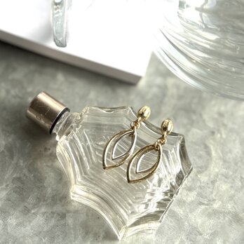 P718-ヴィンテージピアス U.S.A. Gold and Silver Tone Open Seed Hanging