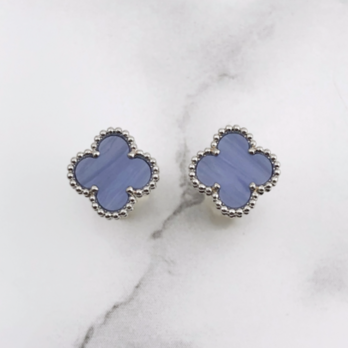 幸せのクローバーピアス 9.5mm（カルセドニー）【高品質！送料無料！当日発送！】