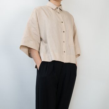 柔らかリネンのゆったりショートシャツ【ミルクティーベージュ・6分袖・貝ボタン】
