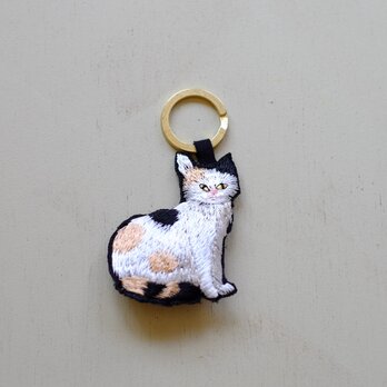 刺繍のチャーム/三毛猫