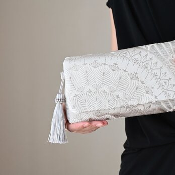 【花青海波模様　シルバー　シルク帯リメイク 2Wayクラッチ＆ハンドバッグ】結婚式、パーティー、お呼ばれの日に。