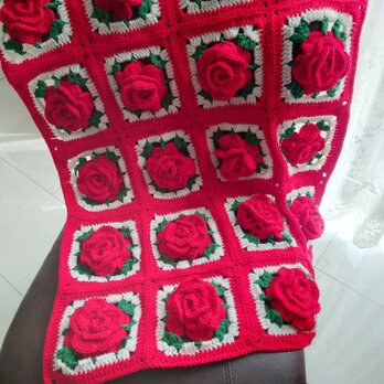 ブランケット 膝掛け 立体バラ薔薇 お花 モチーフ 赤 レッド 手編み 編み物 編み 冷房対策