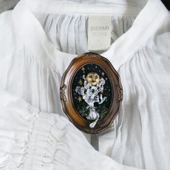 おどろおどろの木と満月の夜（オブジェ兼ブローチ）