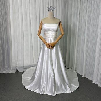 ウェディングドレス ベアトップ Aライン 光沢サテン ロングトレーン 編み上げ 2次会/合コン