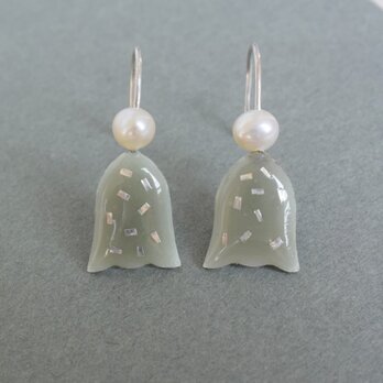 すずらんピアス　グレー　