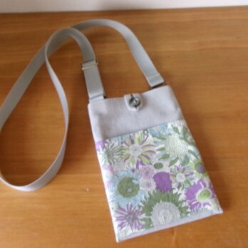 リバティ　スモールスザンナのスマホショルダー（グレー）