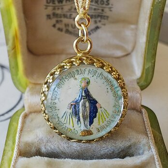 ヴィンテージ　うす緑　古めかしいマリア様のインタリオGlassのネックレス