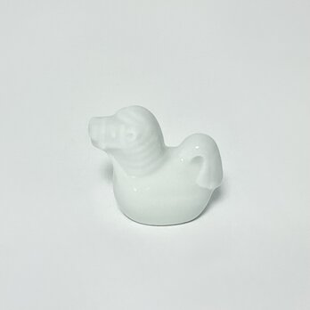 ミニチュア(高さ3.5cm)サイズの白磁の干支の馬