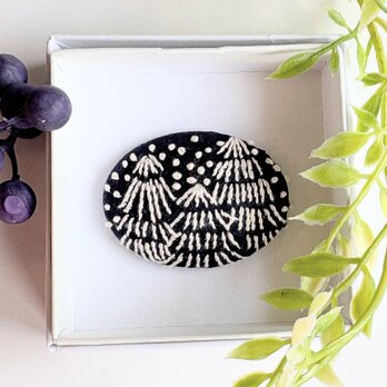 北欧風もみの木の刺繍ブローチ#399