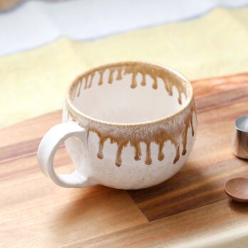 白釉と流れる飴色の大きめマグカップ