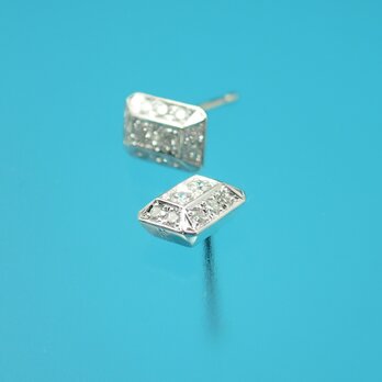 一粒ダイヤモンドのようなピアス スクエアタイプ (Neo Stella Square Pierce)