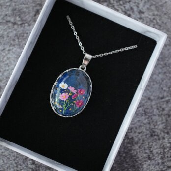 （ラッピング無料）ラピスラズリとコスモスのペンダント　秋桜　 ネックレス 金箔 24k