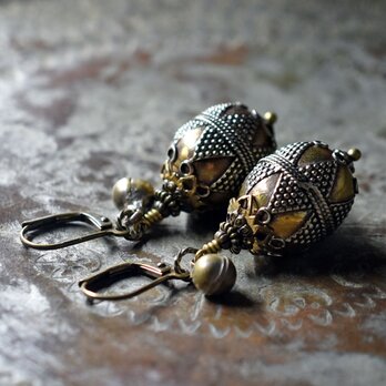 トルクメニスタン細工ビーズと民族鈴のピアス