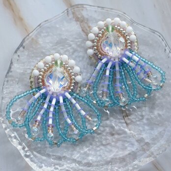 ビーズ刺繍の豪華なフリンジイヤリング/ピアス|No.1|クラゲのような透明感|ブルー&クリア|個性的な一点物|金具選択可