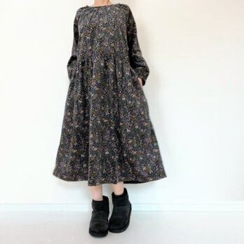 リバティ＊大人のナチュラル長袖ワンピース＊動物と草花柄＊秋冬あったかコーデュロイ＊国産コットン100％＊ダークネイビー