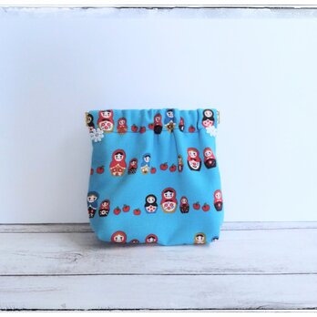 マトリョーシカ＆りんご　バネ口ポーチ　ブルー