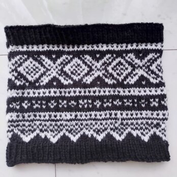 【こだわりの新作】ネックウォーマー 凝った 拘り 模様編み 柄 黒 ブラック✖ホワイト 白 手編み 編み物 編み