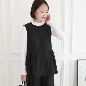 1年中着まわせる　ノーカラー比翼ボタン ペプラム ジレ　ブラック　0628BK