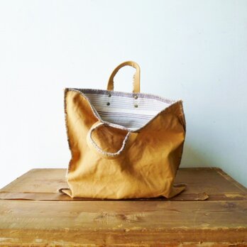 からし色のぐるぐる縫いバッグ