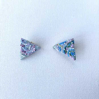 "Banka no kou" 晩夏の候  夏から秋へ　ちいさな三角刺繍２点ブローチセット