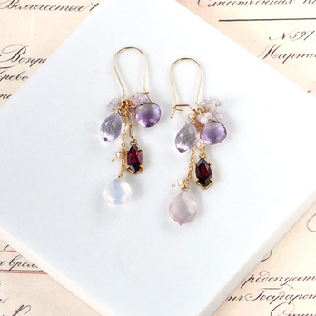 「パープルカラーの煌めき」 ピンクアメジストxロードライトガーネット　アシンメトリーキドニーフックピアス14kgf