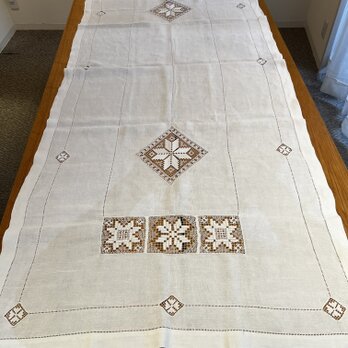 綿麻刺繍テーブルランナー　Ａ