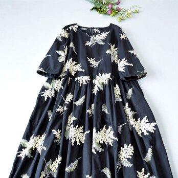 コットン100％総刺繍ウエストギャザー寄せポケット付き大人可愛い五分袖ワンピース♪