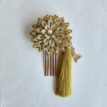 つまみ細工の花と蝶の髪飾り　タッセル付き　ゴールド　《浴衣、七五三、成人式、着物》