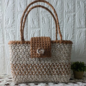マロングラッセ色の花結びクラフトバンド製ハンドバッグ