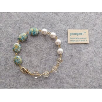 スプラッシュビーズとハーフパールのブレスレット