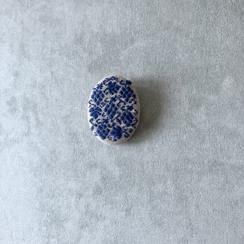 ぶどうのウッドブローチ(群青・麻色)