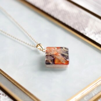 【受注製作】レジンアート　スクエアペンダント〈鬼女の羽衣〉