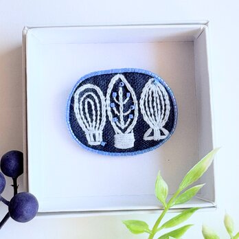 北欧風木の葉の刺繍ブローチ#402