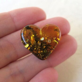 アンバー（琥珀）ハート型  カラーチェンジ カービング 19mm 天然石ルース ハンドメイド素材