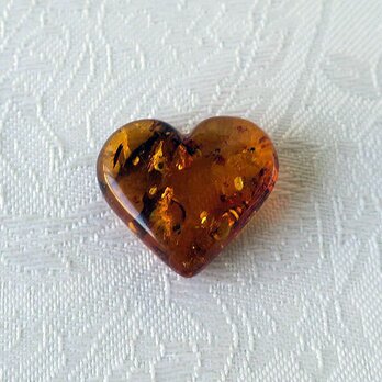 アンバー（琥珀）ハート型 カービング 19mm 天然石ルース ハンドメイド素材