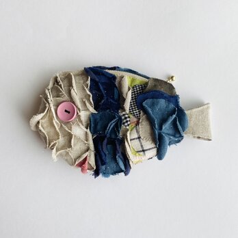 「魚ちゃんシリーズ」手縫いで仕上げた　ぬいぐるみみたいなリネンの魚ちゃんポーチ　no.233