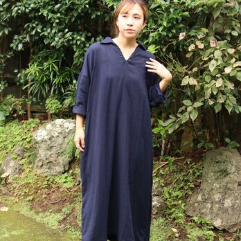 ダブルガーゼのスキッパーカラーワンピース（紺）