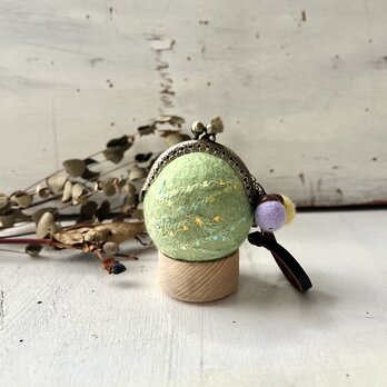 羊毛フェルトのまんまるがま口（オリーブ）