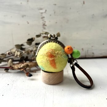 羊毛フェルトのまんまるがま口（ゴールド）