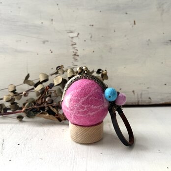 羊毛フェルトのまんまるがま口（バブルガム）