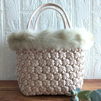 ファー付きクラフトバンドの花結びカゴバッグ #ムースピンク#クリスマス#パーティ#食事会