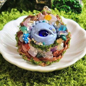 澄んだ瞳とミニきのこ　大きめペンダント