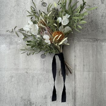 プロテアとドライアンドラのユーカリスワッグ