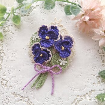レース編み パンジーの小さなブーケのブローチ～blue-violet～