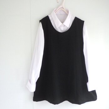 フレアーシルエットのベスト　ブラック