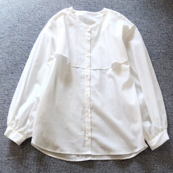 コットンのオーバーヨークブラウス