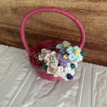 持ち手付きかごとお花のクラフトバンドオブジェ（ピンク）
