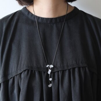 hanabi necklace ベージュグレー