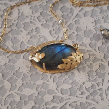 オニグルミ　ラブラドライト