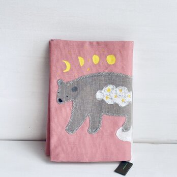 クマと月の満ち欠けブックカバー